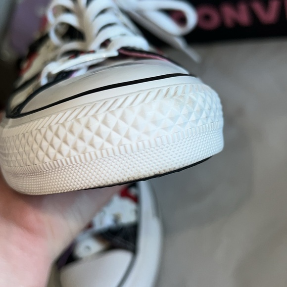 Hello Kitty x Converse - Picture 11 of 16